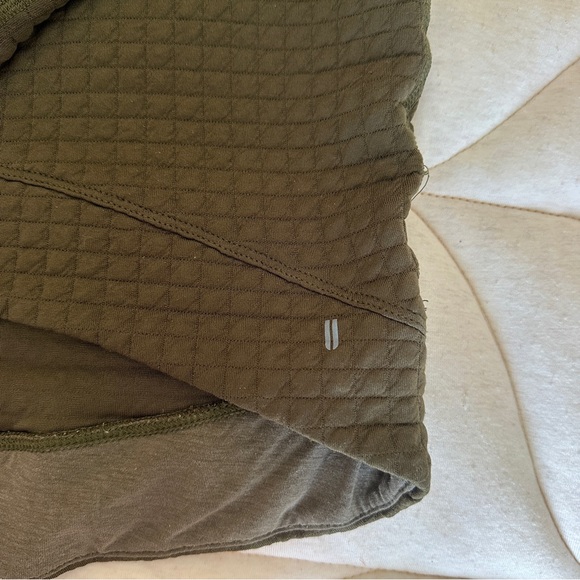 Nobull Women's Quilted Crew Pullover Arm Green - Picture 8 of 9